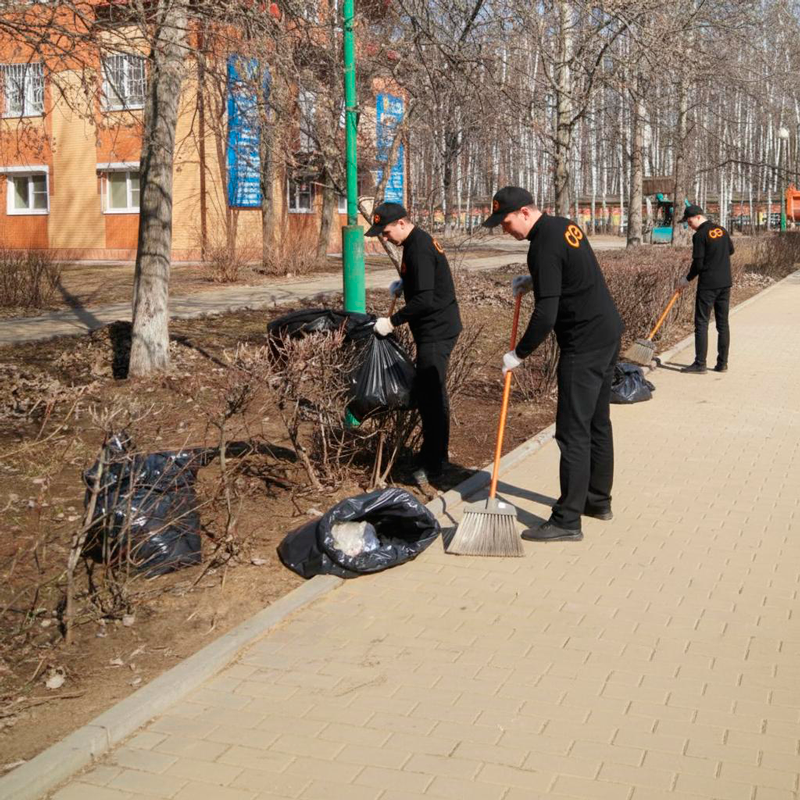 Уборка листьев в Ачинске